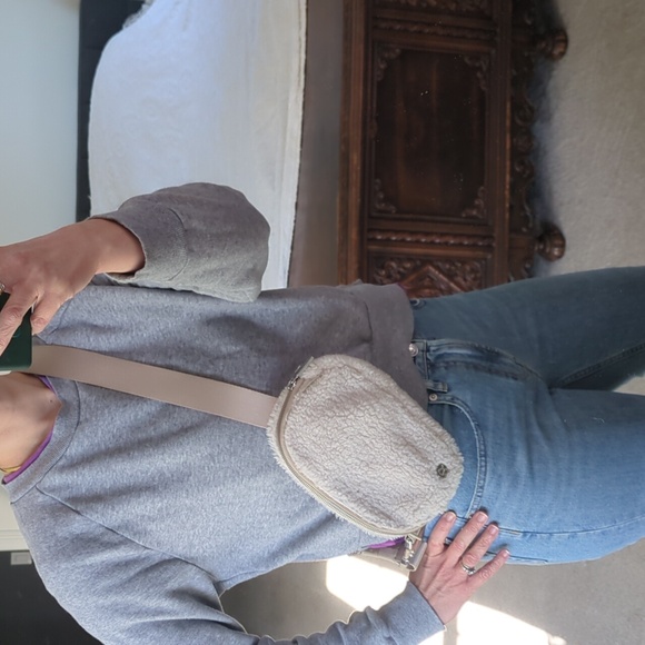 Lululemon fleece everywhere belt bag - Picture 8 of 8